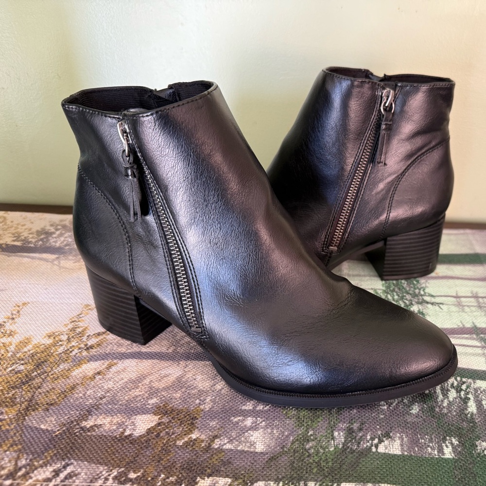 Life Stride Black Ankle Booties with Zipper